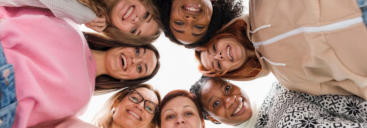 groupement de femme en cercle